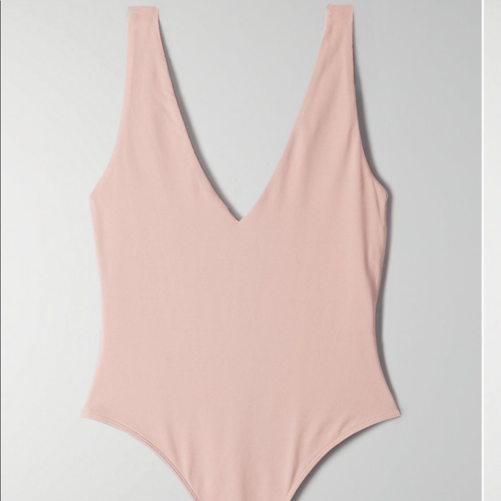 NWT Aritzia contour bodysuit (mauve) Size M
